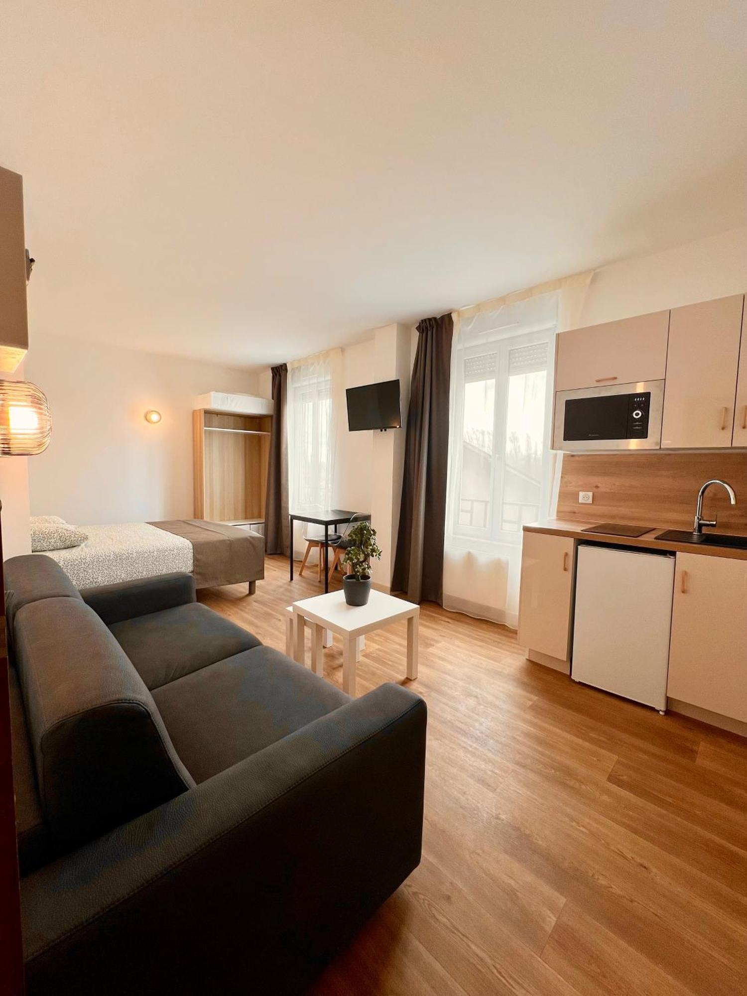 Studio 4 pers face gare SNCF Appart Hotel le Cygne D4 Bourges Esterno foto
