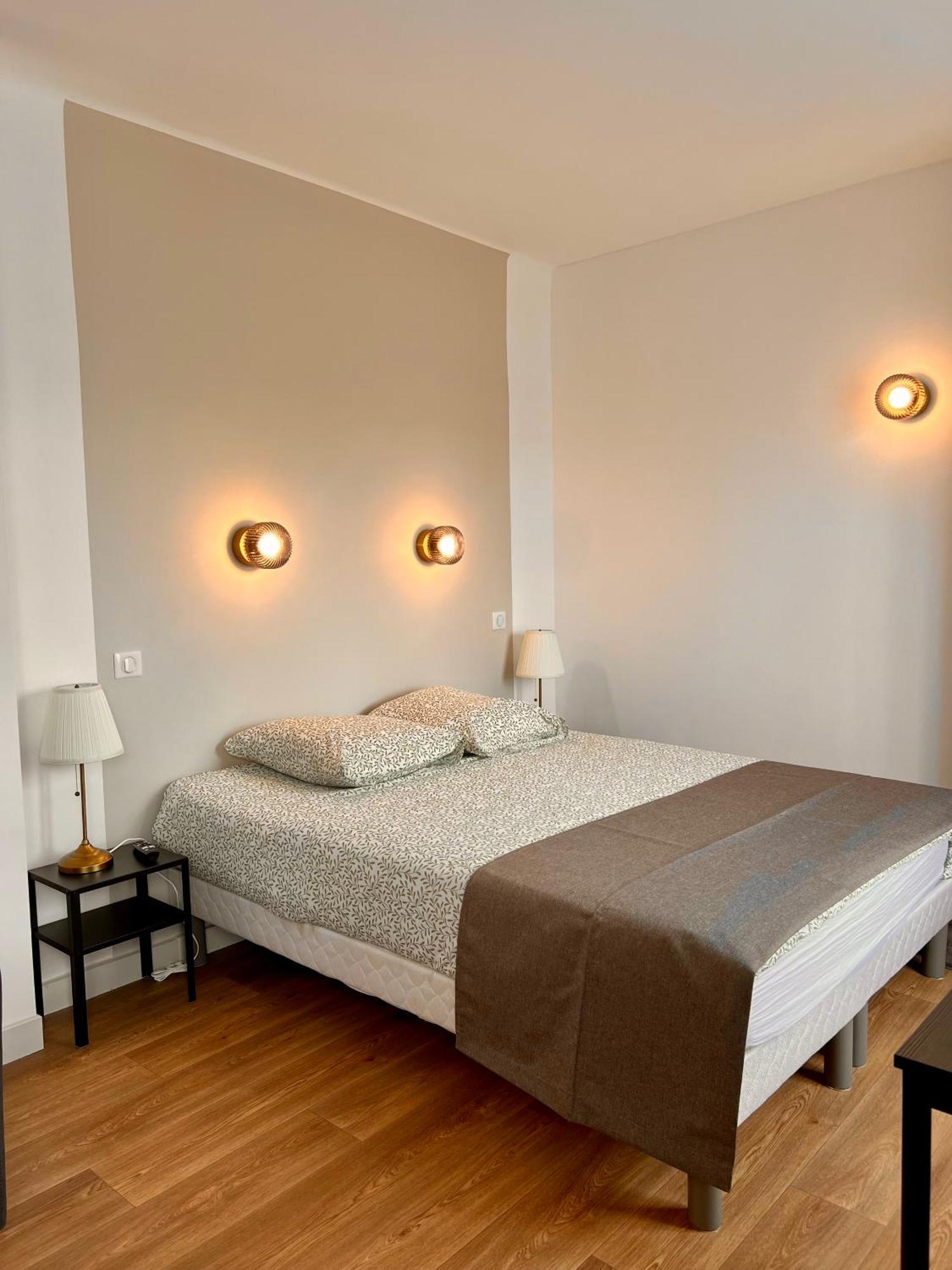 Studio 4 pers face gare SNCF Appart Hotel le Cygne D4 Bourges Esterno foto