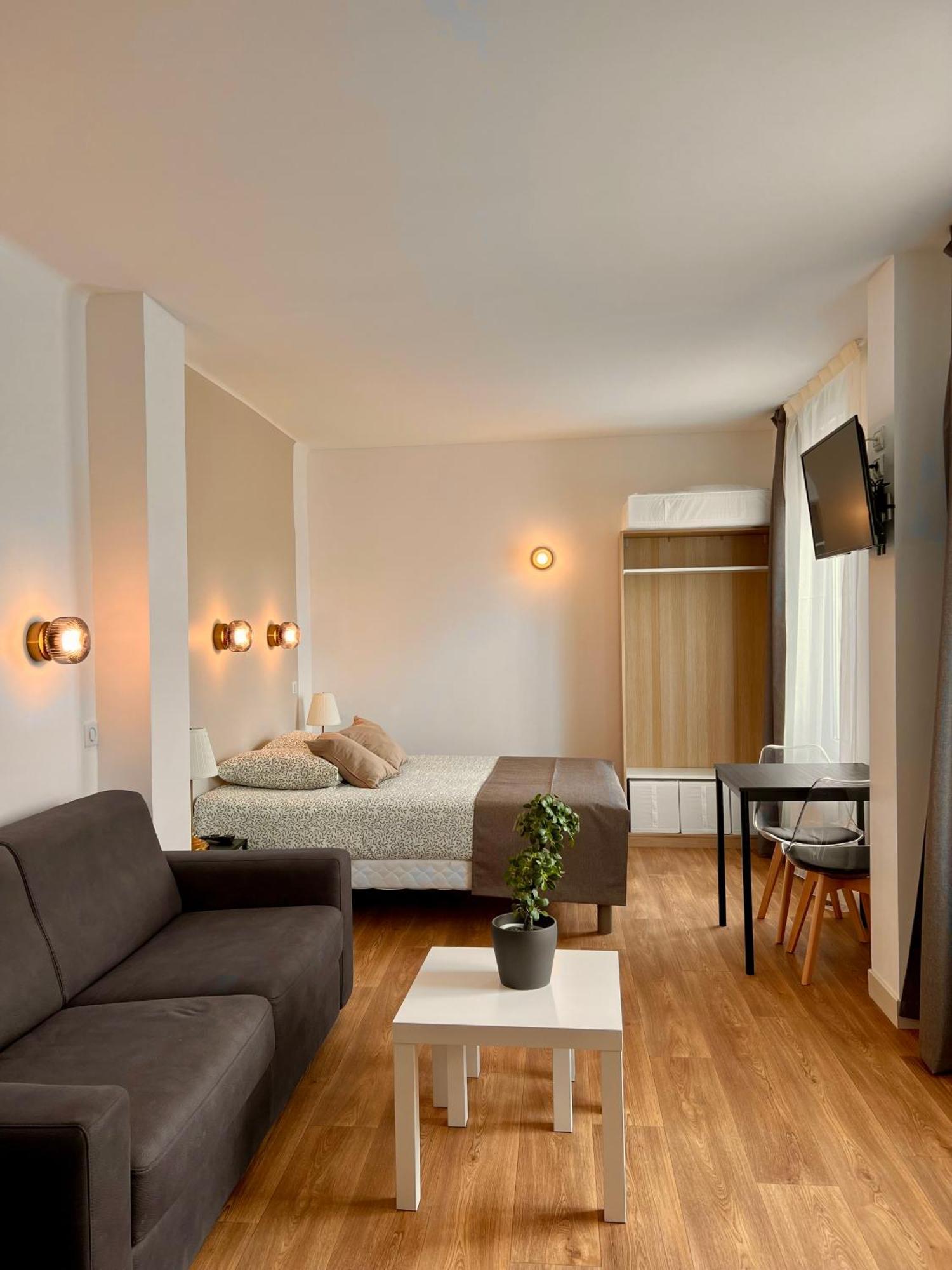 Studio 4 pers face gare SNCF Appart Hotel le Cygne D4 Bourges Esterno foto